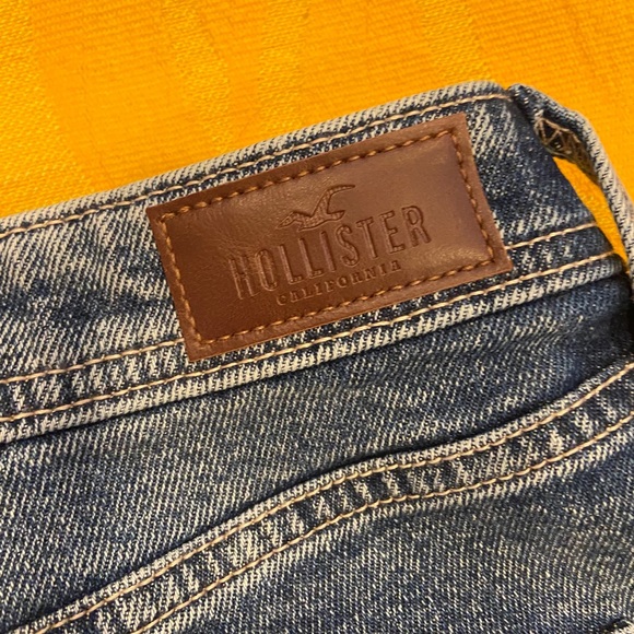 CURVY VINTAGE STRETCH HIGH-RISE DENIM SHORTS - Picture 3 of 7